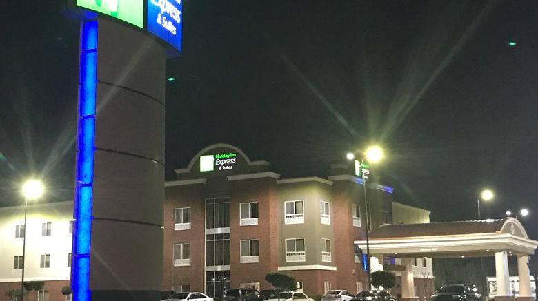 Holiday Inn Express Hotel  and  Suites Exterior. Images powered by <a href="https://www.leonardoworldwide.com" target="_blank" rel="noopener">Leonardo</a>.