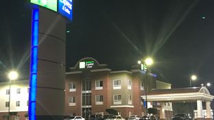 Holiday Inn Express Hotel & Suites