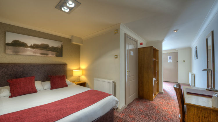 Elms Hotel - Good Night Inns Room