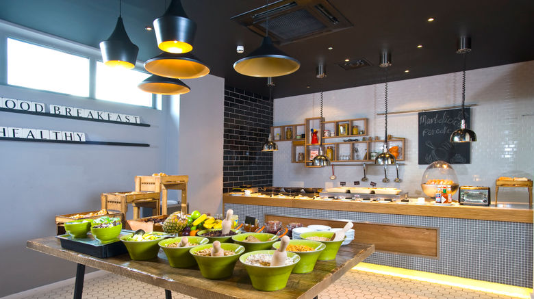 <b>Holiday Inn London-West Restaurant</b>. Images powered by <a href="https://www.leonardoworldwide.com/" title="Leonardo Worldwide" target="_blank">Leonardo</a>.