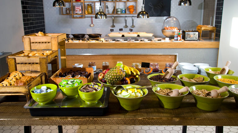 <b>Holiday Inn London-West Restaurant</b>. Images powered by <a href="https://www.leonardoworldwide.com/" title="Leonardo Worldwide" target="_blank">Leonardo</a>.
