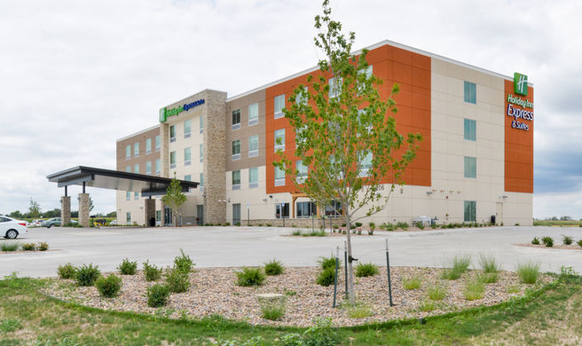 Holiday Inn Express & Suites Ogallala Exterior