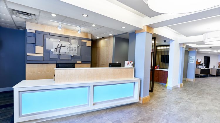Holiday Inn Express Hotel & Suites Lobby