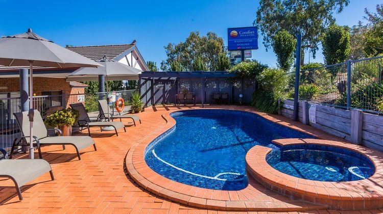 Blazing Stump Motel & Suites Pool
