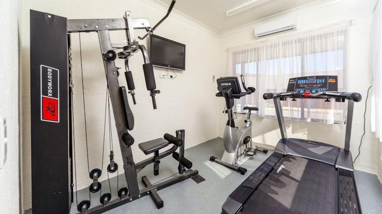 Blazing Stump Motel & Suites Health Club