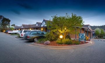 Blazing Stump Motel & Suites