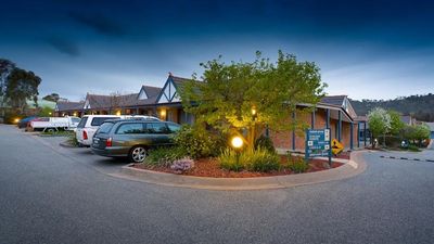 Blazing Stump Motel & Suites