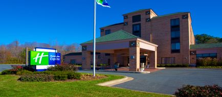 Holiday Inn Express Easton Exterior