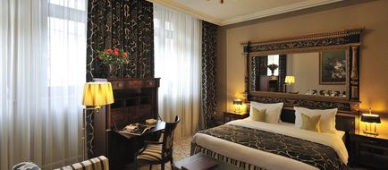 Hotel de la Cigogne Room