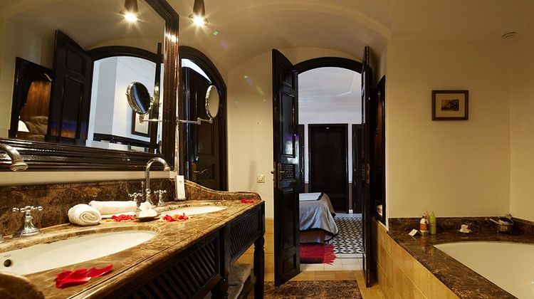 Palais L'Heure Bleue Room