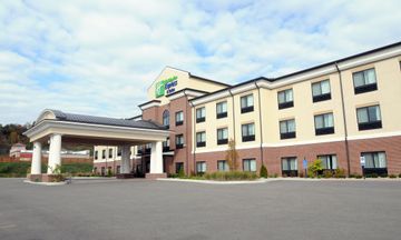 Holiday Inn Express Hotel & Suites