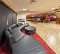 Holiday Inn Des Moines Lobby