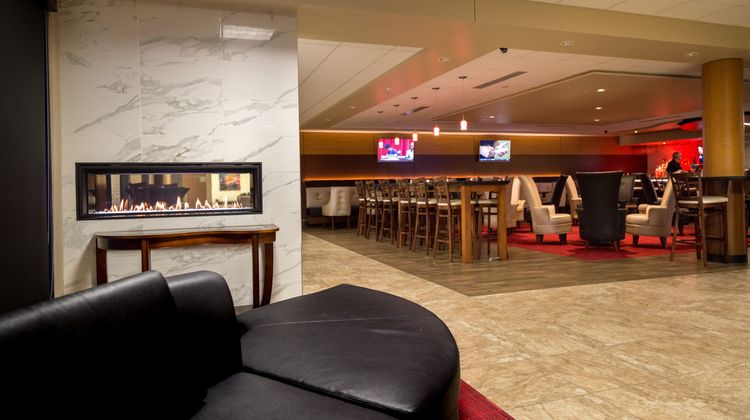 Holiday Inn Des Moines Lobby