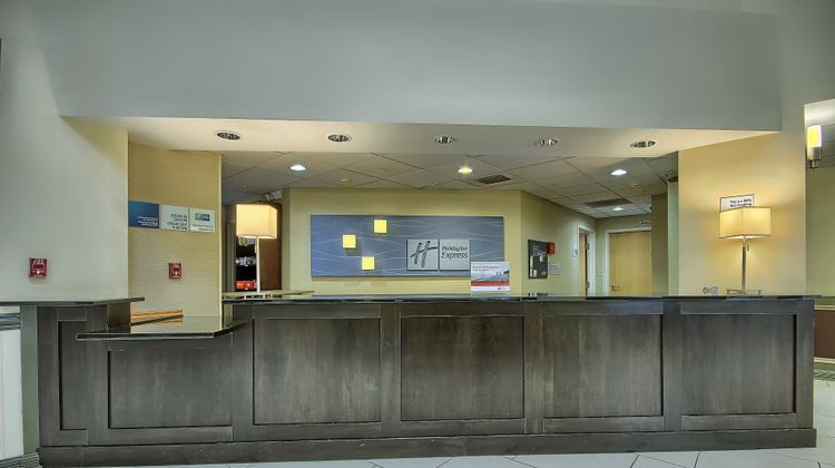 Holiday Inn Express Hotel & Suites Lobby