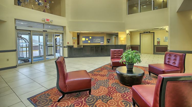 Holiday Inn Express Hotel & Suites Lobby