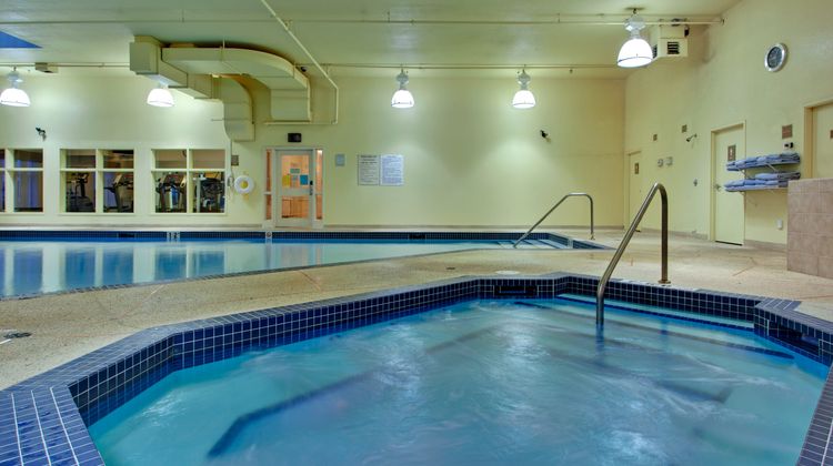 Holiday Inn Express & Stes Edmonton Arpt Pool