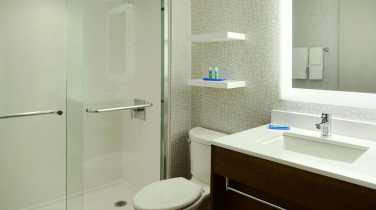 Holiday Inn Express Toronto Downtown Room