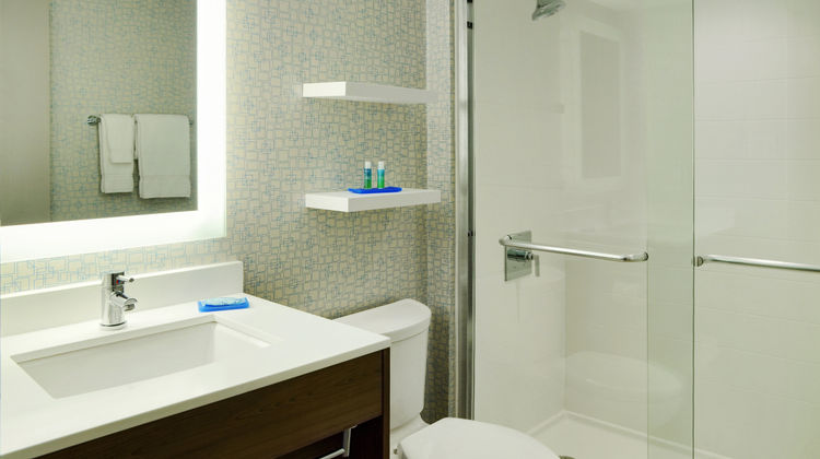 Holiday Inn Express Toronto Downtown Room