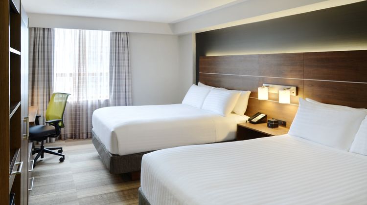 Holiday Inn Express Toronto Downtown Room