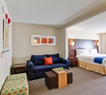 Holiday Inn Express & Suites Markham Room