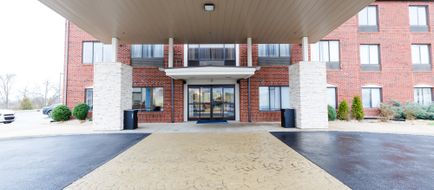 Holiday Inn Express & Suites Shelbyville Exterior