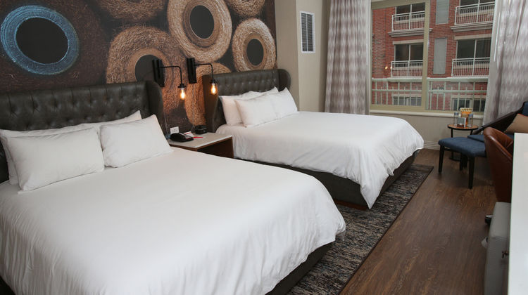 Hotel Indigo Naperville Riverwalk Room