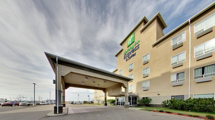 Holiday Inn Express & Stes Edmonton Arpt Exterior