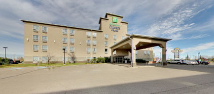 Holiday Inn Express & Stes Edmonton Arpt Exterior