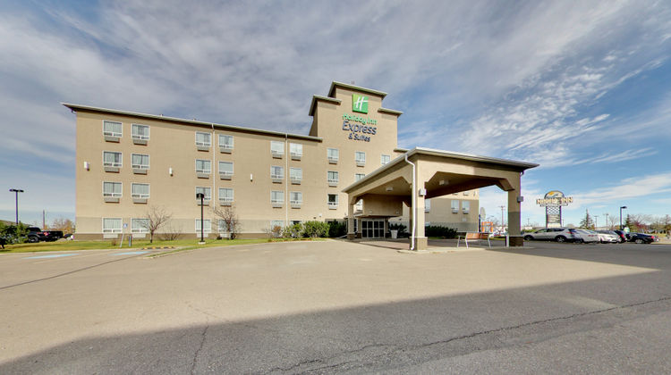 Holiday Inn Express & Stes Edmonton Arpt Exterior