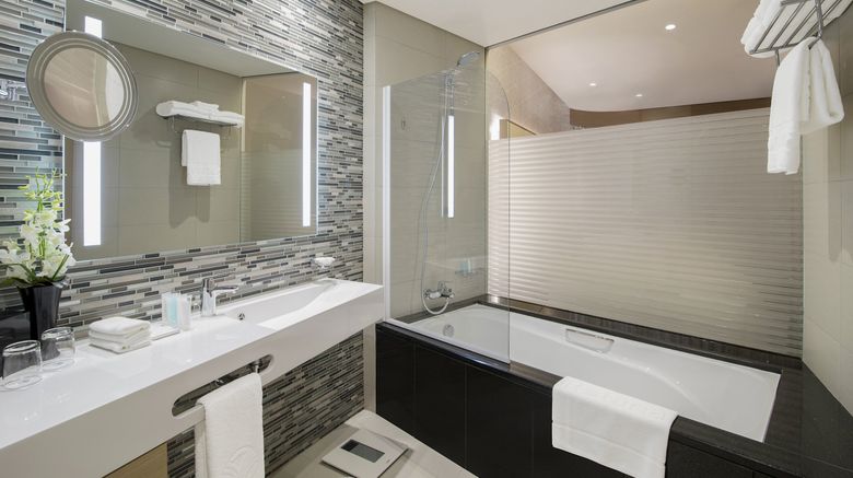 <b>Pearl Rotana Room</b>. Images powered by <a href="https://www.leonardoworldwide.com/" title="Leonardo Worldwide" target="_blank">Leonardo</a>.