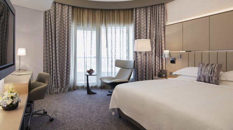 Pearl Rotana Suite