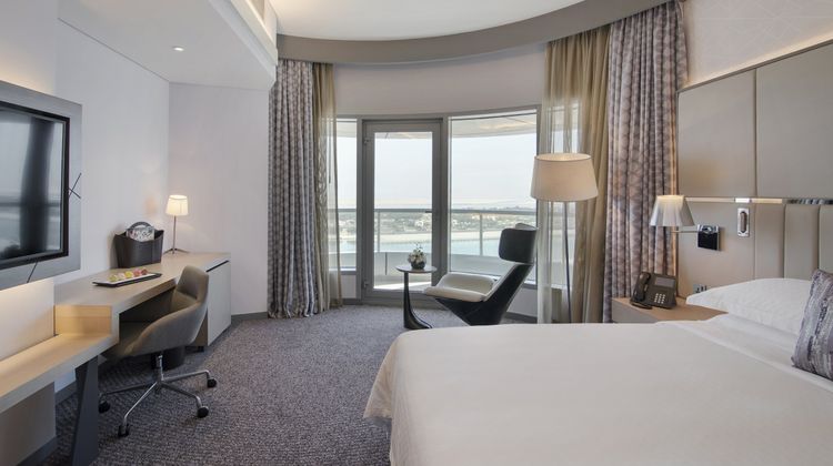 Pearl Rotana Suite