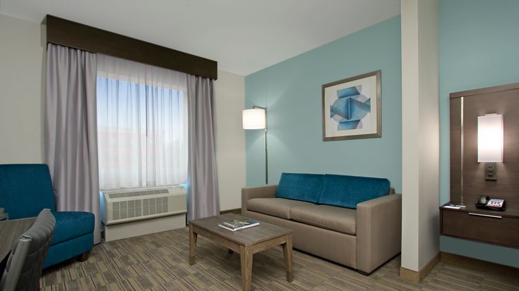 Holiday Inn Express/Suites Lake Charles Suite