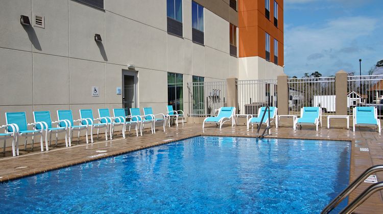 Holiday Inn Express/Suites Lake Charles Pool