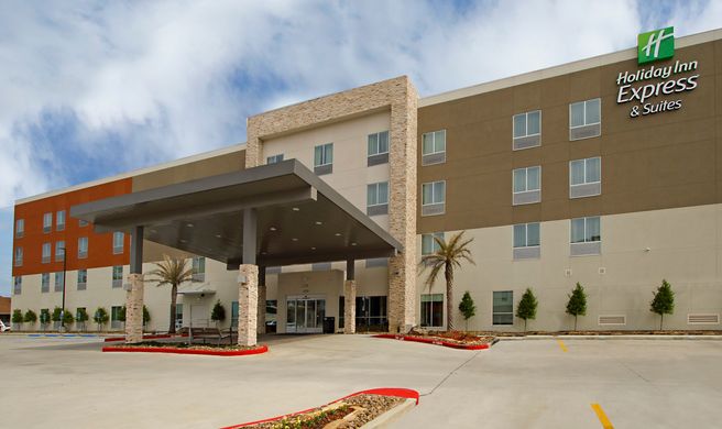 Holiday Inn Express/Suites Lake Charles Exterior
