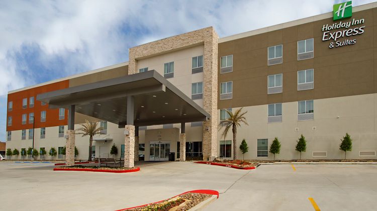 Holiday Inn Express/Suites Lake Charles Exterior
