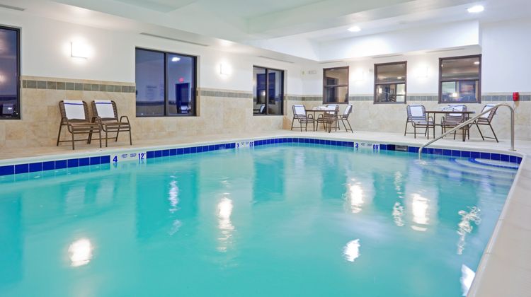 Holiday Inn Express & Sts Syracuse North Pool