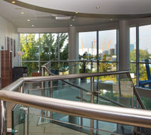 Holiday Inn Express Greenwich Exterior