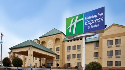 Holiday Inn Express & Suites St. Louis W