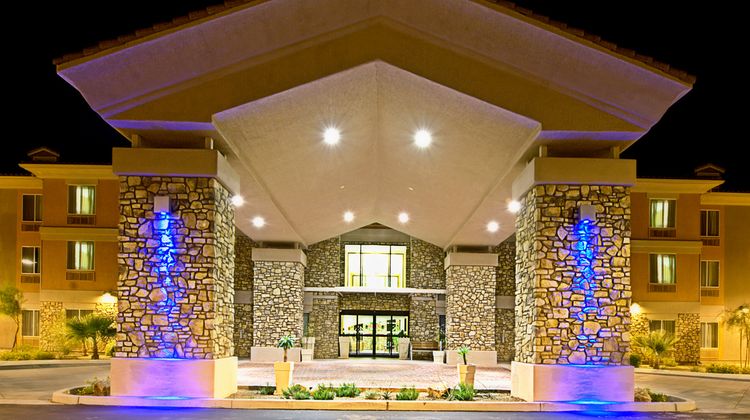 Holiday Inn Express Hotel & Suites Exterior