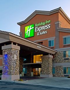 Holiday Inn Express Hotel & Suites