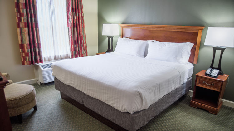 Holiday Inn Express Hotel & Suites Room