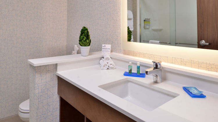 Holiday Inn Express/Stes West Melbourne Room