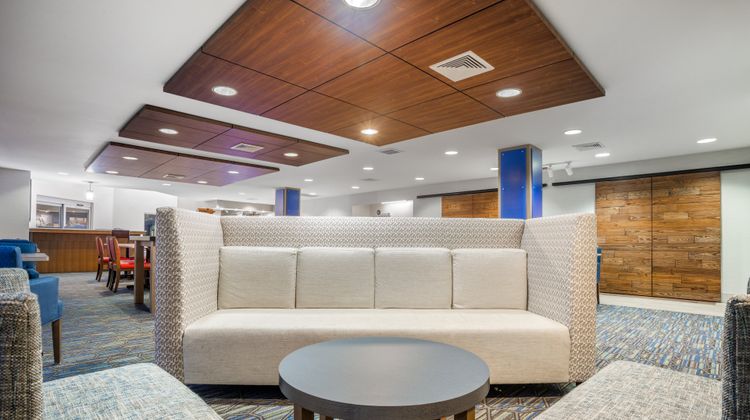 Holiday Inn Express Lobby
