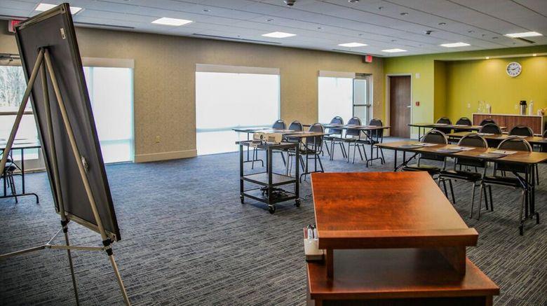 <b>Holiday Inn Express/Stes Kingston-Ulster Meeting</b>. Images powered by <a href="https://www.leonardoworldwide.com/" title="Leonardo Worldwide" target="_blank">Leonardo</a>.