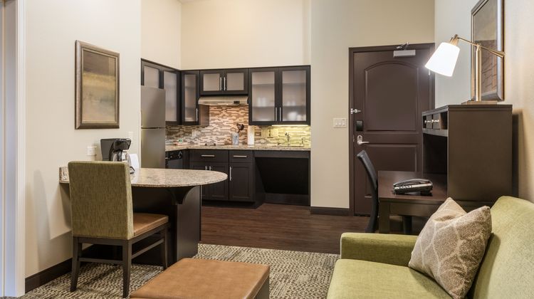 Staybridge Suites Eau Claire-Altoona Suite