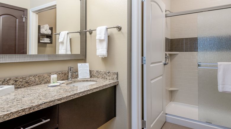 <b>Staybridge Suites Eau Claire-Altoona Room</b>. Images powered by <a href="https://www.leonardoworldwide.com/" title="Leonardo Worldwide" target="_blank">Leonardo</a>.