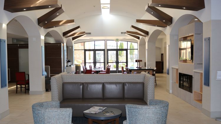 Holiday Inn Express Hotel & Suites Lobby
