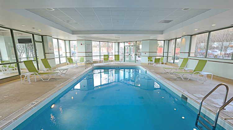 Holiday Inn Oakbrook Pool