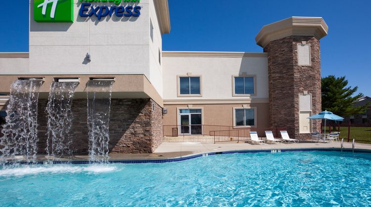 Holiday Inn Express Exterior